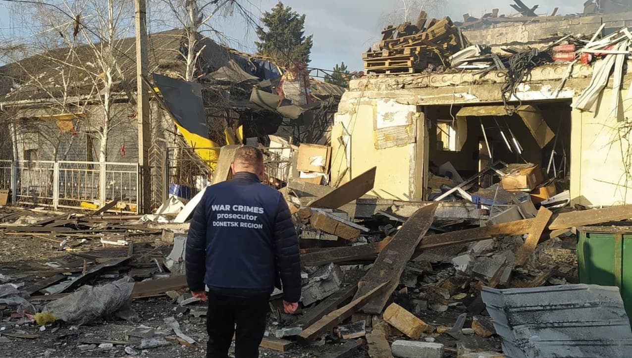 Від ворожого обстрілу у Покровську постраждало четверо членів родини, серед них — 14 - річний хлопець