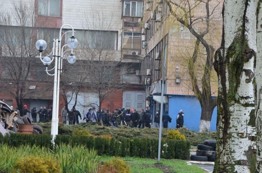 Захоплення будівлі Маріуполя 13 квітня