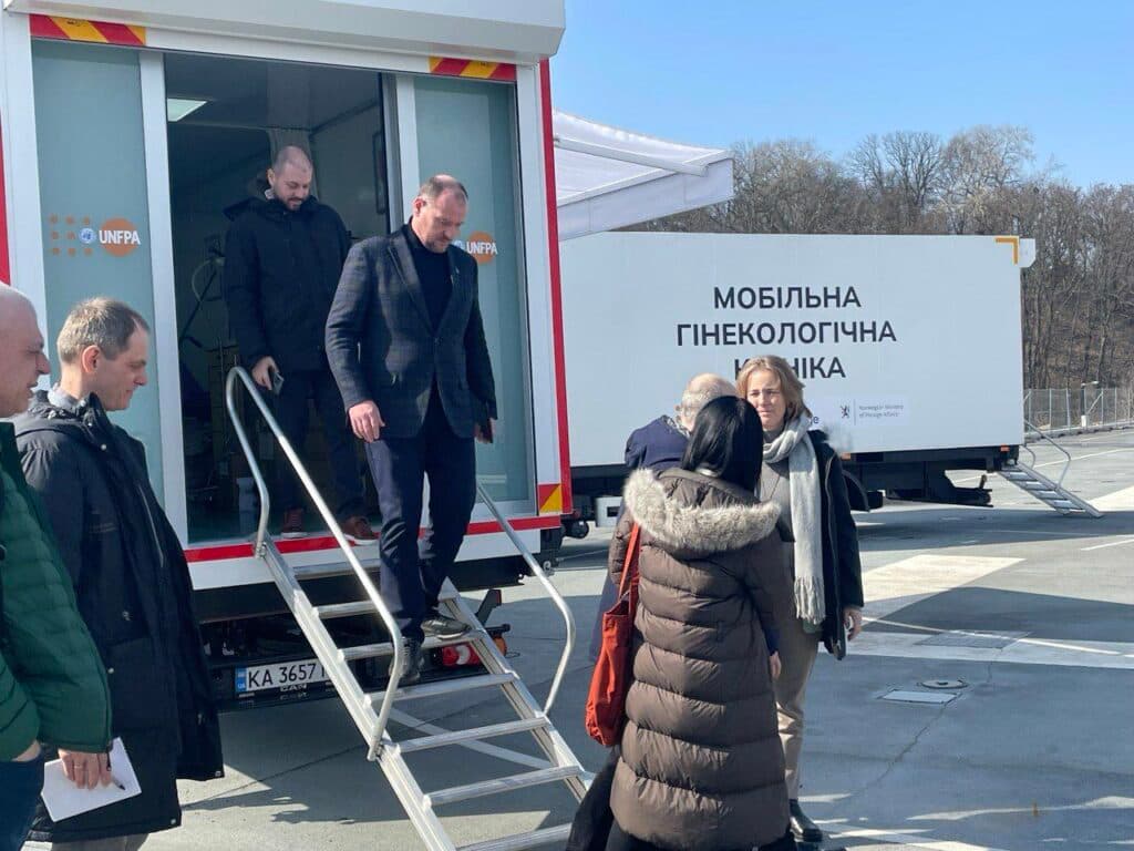мобільна гінекологічна клініка на Донеччині