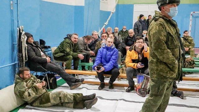 окупанти мобілізують українців