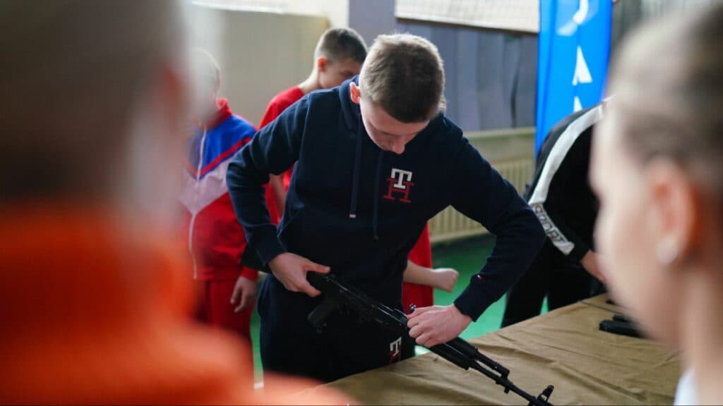 окупанти мобілізують українців