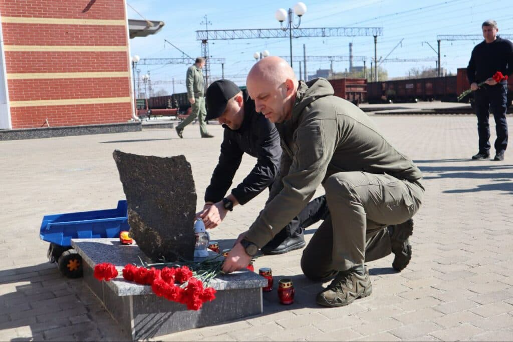 вшанування пам'яті загиблих на вокзалі Краматорська 1
