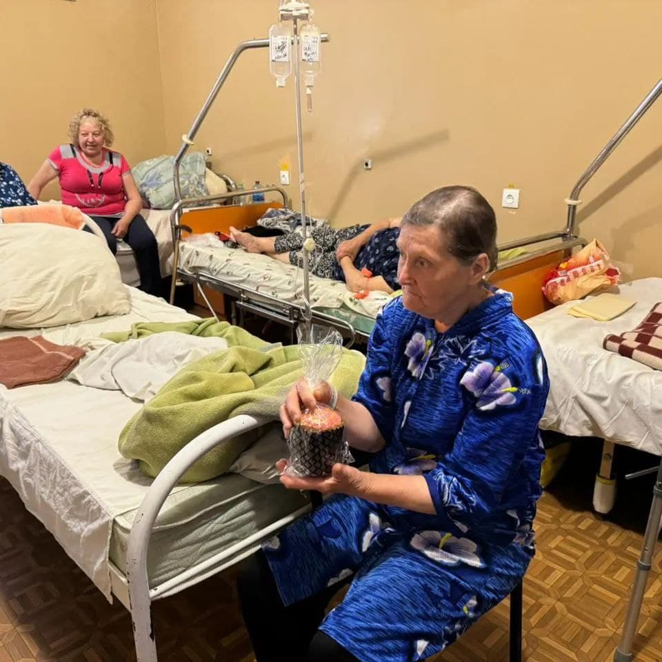 В Лимані вручили родинам загиблих військовослужбовців, людям похилого віку та дітлахам пасхальні подарунки (фото)