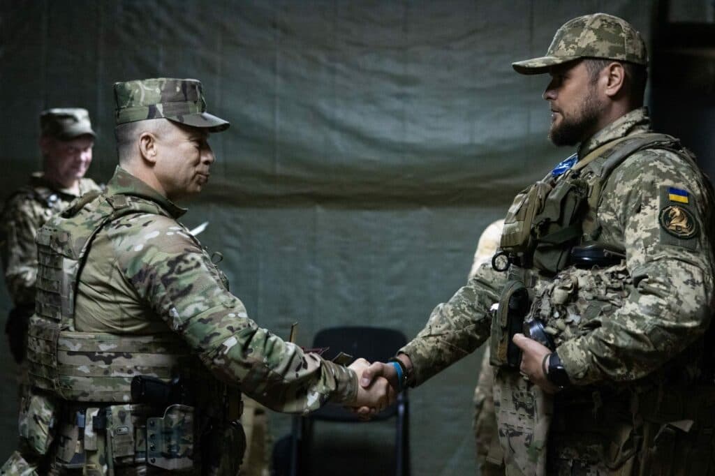 Головний удар росіяни зосередили на Покровському і Курахівському напрямках, — Сирський