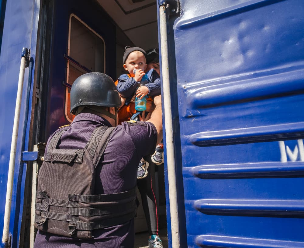 З Донеччини евакуювали 38 дітей