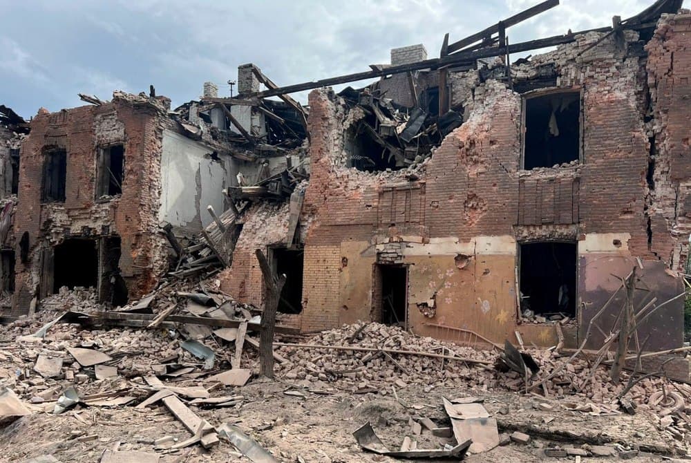 Донеччина пережила понад дві тисячі ударів за добу, є поранені