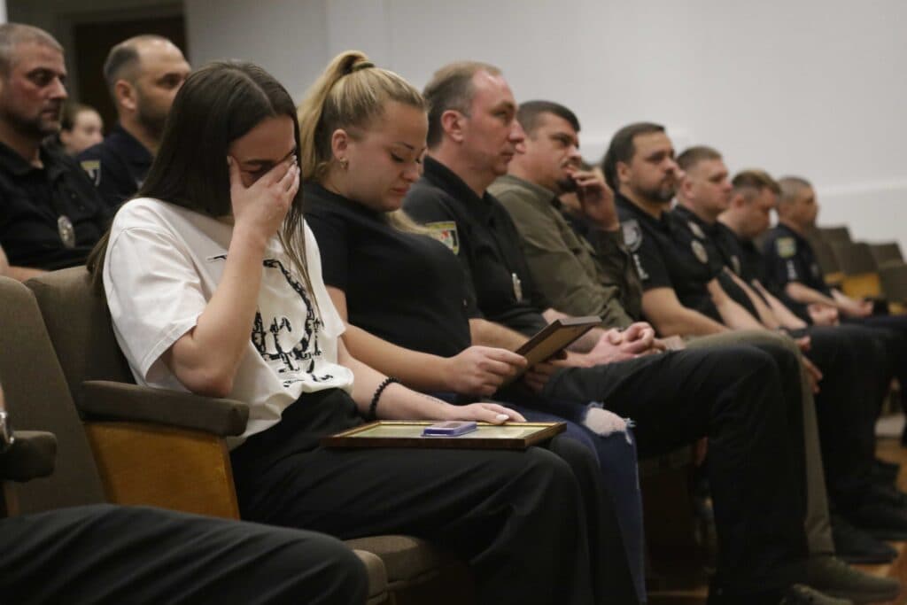 Голова Луганської ОВА вручив державні нагороди родинам загиблих героїв України (фото)