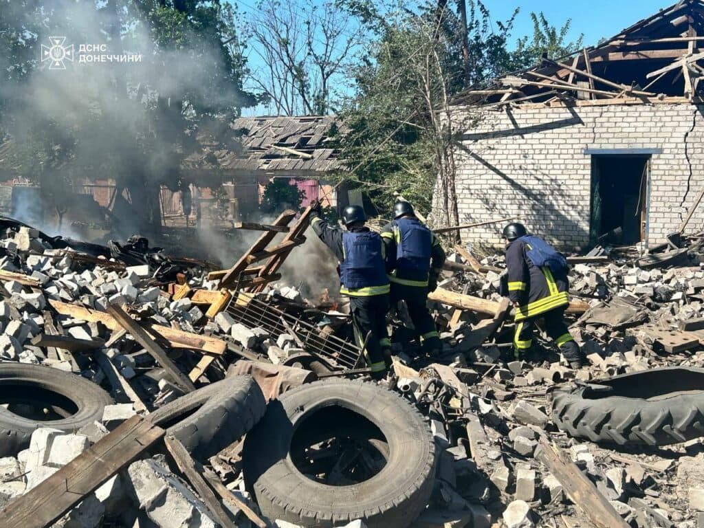 Ворог знищує Лиманську громаду обстрілами і пожежами