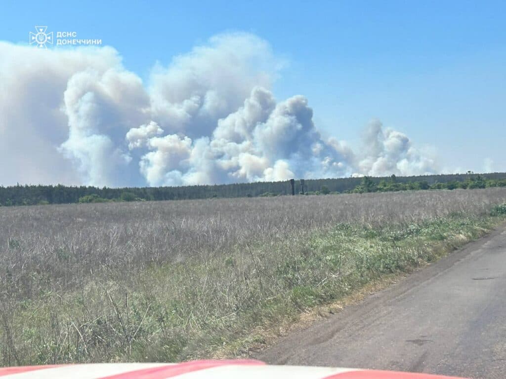 Ворог знищує Лиманську громаду обстрілами і пожежами