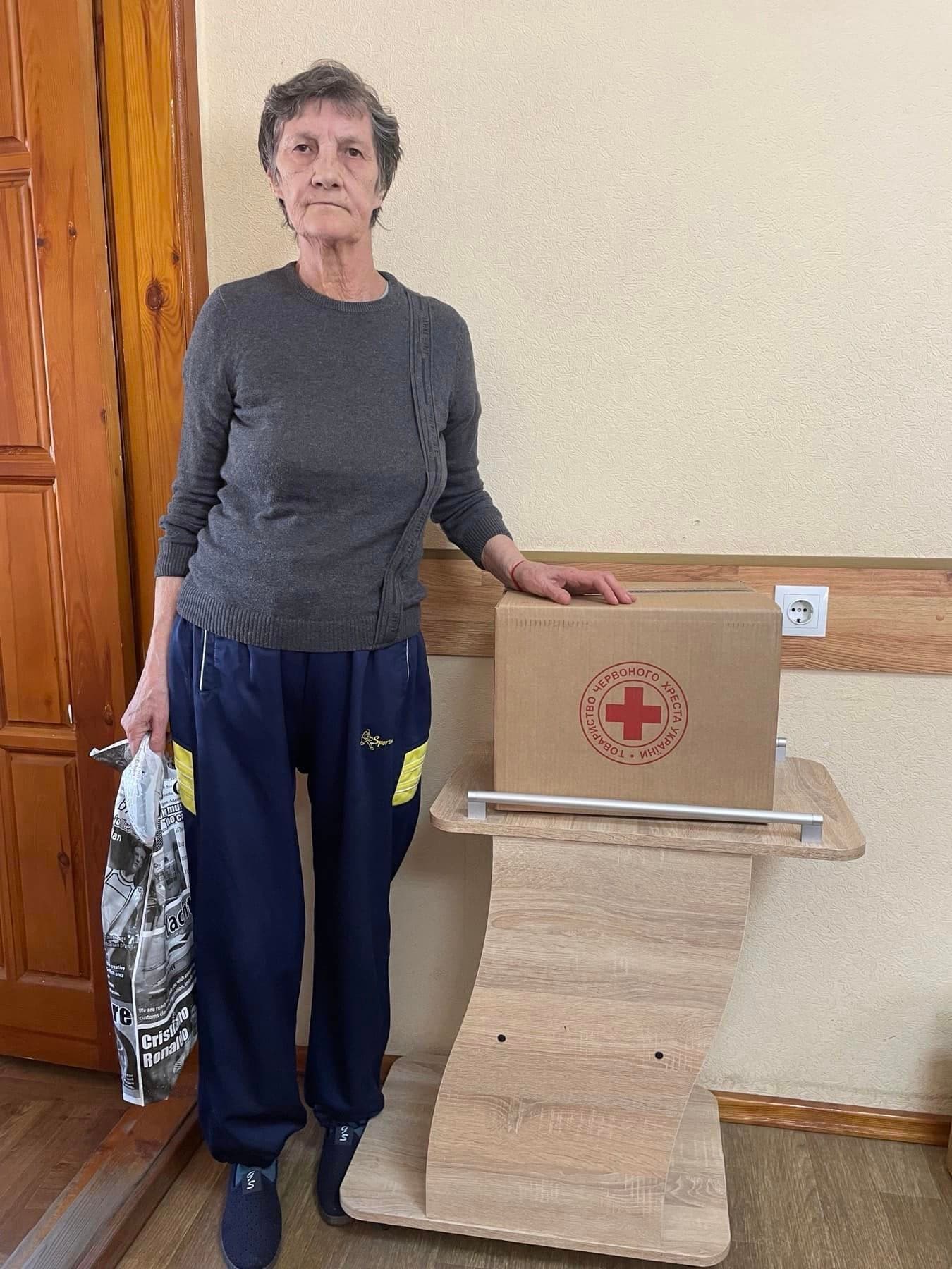 У Лимані червоний хрест розпочав видачу натуральної гуманітарної допомоги (фото)