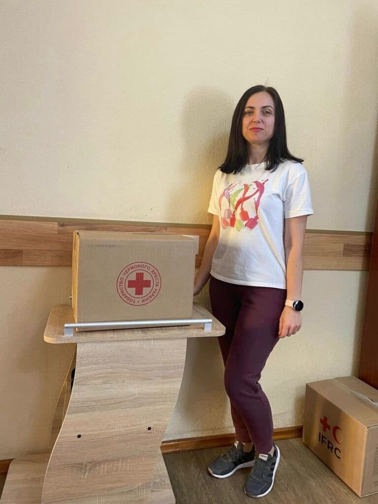 У Лимані червоний хрест розпочав видачу натуральної гуманітарної допомоги (фото)