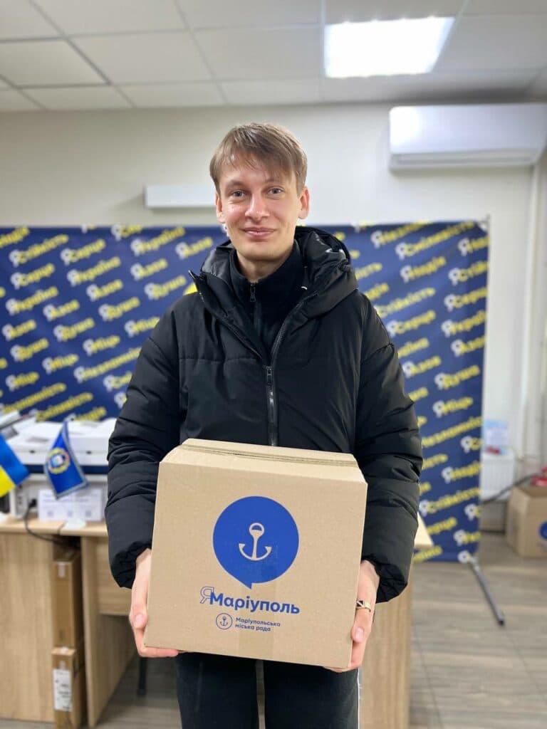 Маріупольці отримали гуманітарні набори (фото)