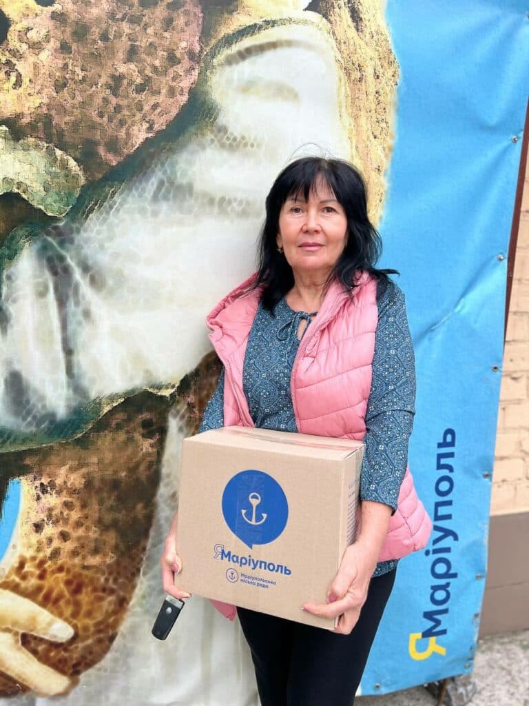 Маріупольці отримали гуманітарні набори (фото)