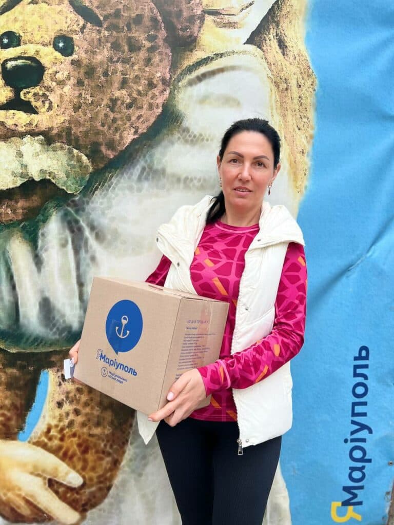 Маріупольці отримали гуманітарні набори (фото)