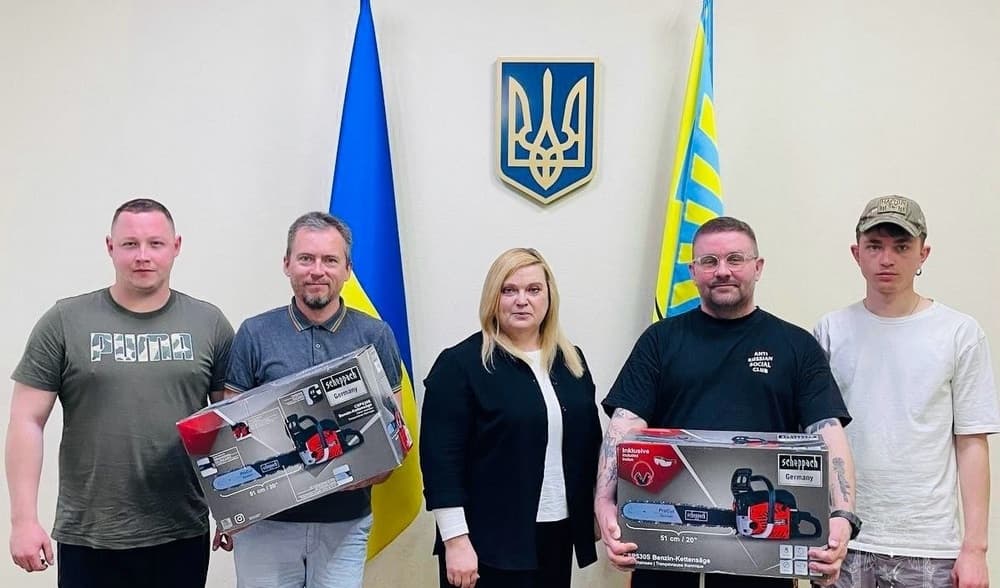 Координаційний штаб волонтерів з Києва привіз допомогу до Покровська