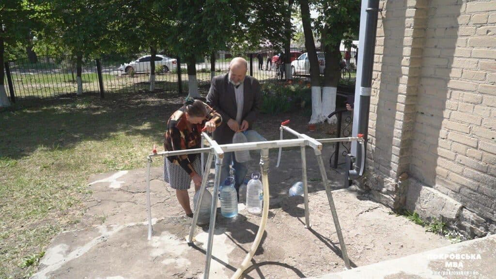 Покровська МВА спільно з благодійниками розширює доступ до питної води в старостинських округах (фото)