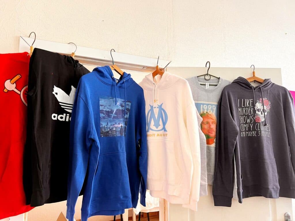 У Покровську поповнили "Соціальну Шафу" безкоштовних речей