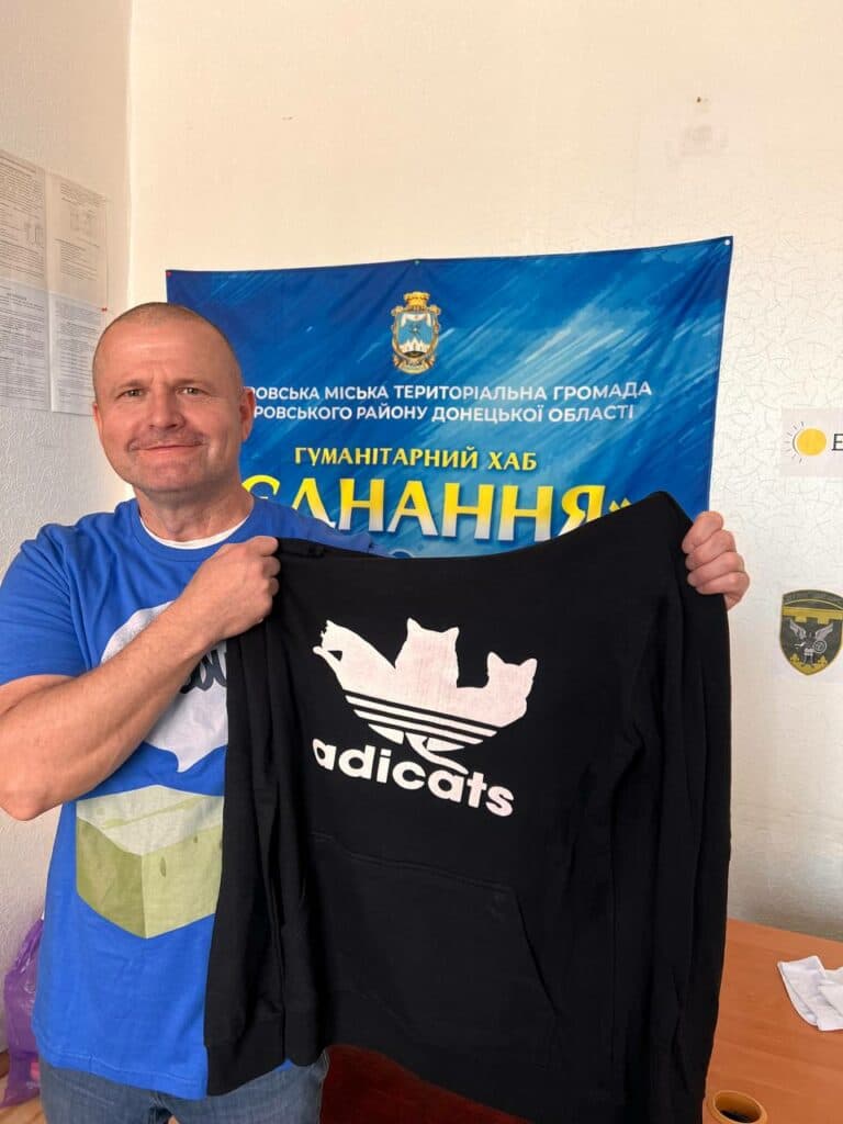 У Покровську поповнили "Соціальну Шафу" безкоштовних речей