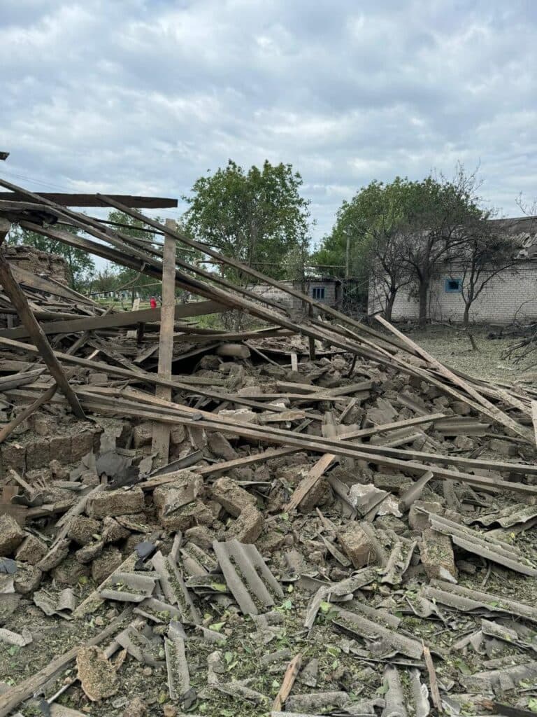 Загарбники вдарили по Селидовому авіабомбою (фото)