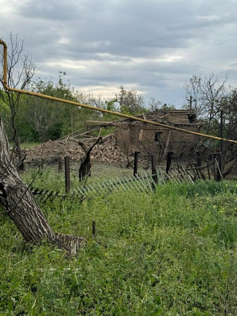 Загарбники вдарили по Селидовому авіабомбою (фото)