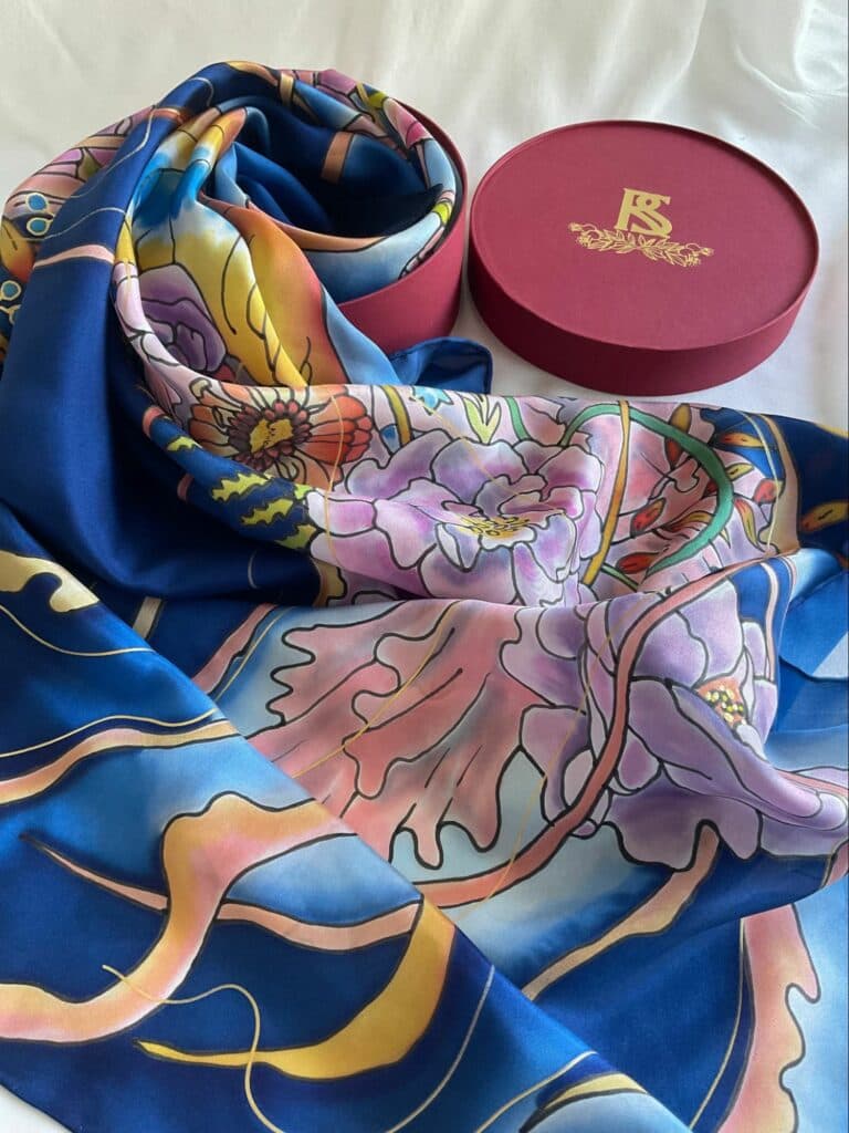 донеччанка створює розписні шовкові вироби в Ірпені