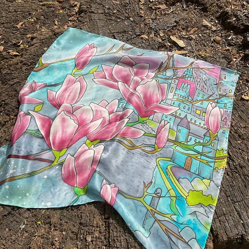 донеччанка створює розписні шовкові вироби в Ірпені