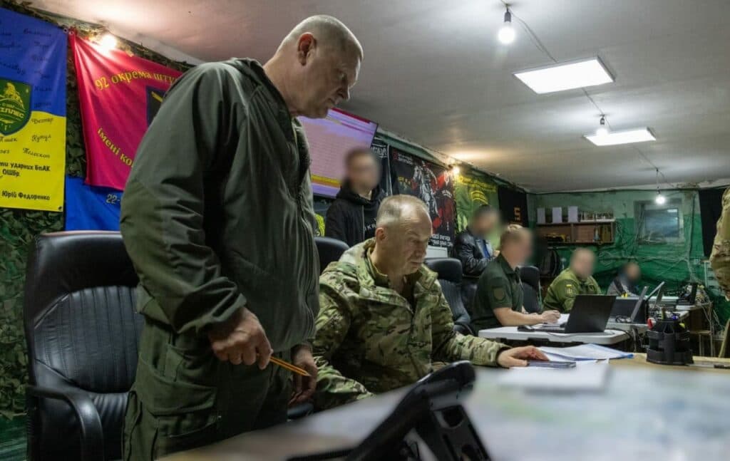 У зв’язку з ускладненням ситуації на cході України Сирський працює на Харківщині (фото)