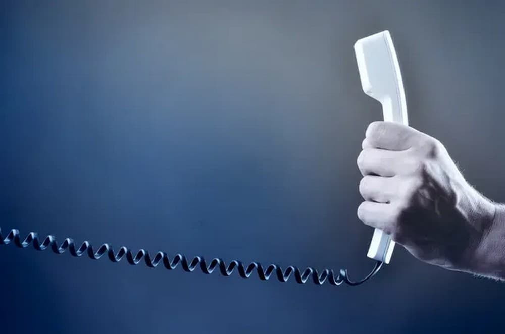 Назад у минуле: для встановлення супутникового телебачення в на окупованій Луганщині треба зателефонувати з дротового телефону