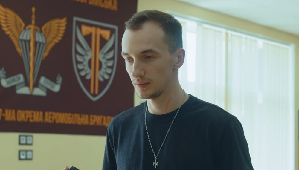 Тяжко пораненого в Авдіївці український військового прооперували у Львові і він почав бігати (відео)