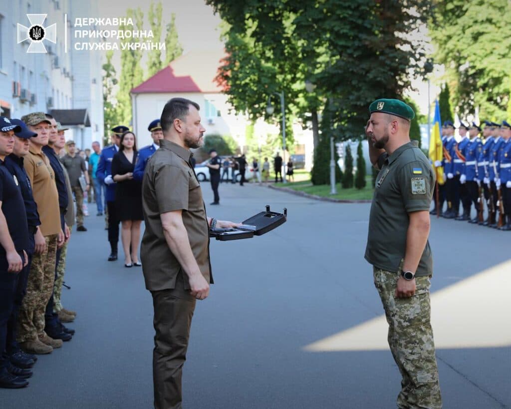 Міністр внутрішніх справ вручив державні нагороди прикордонникам Донеччини і Луганщини (фото)
