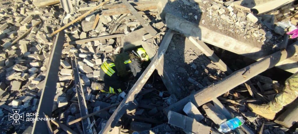 У селищі Дробишеве на Донеччині з-під завалів вилучили тіло загиблого чоловіка