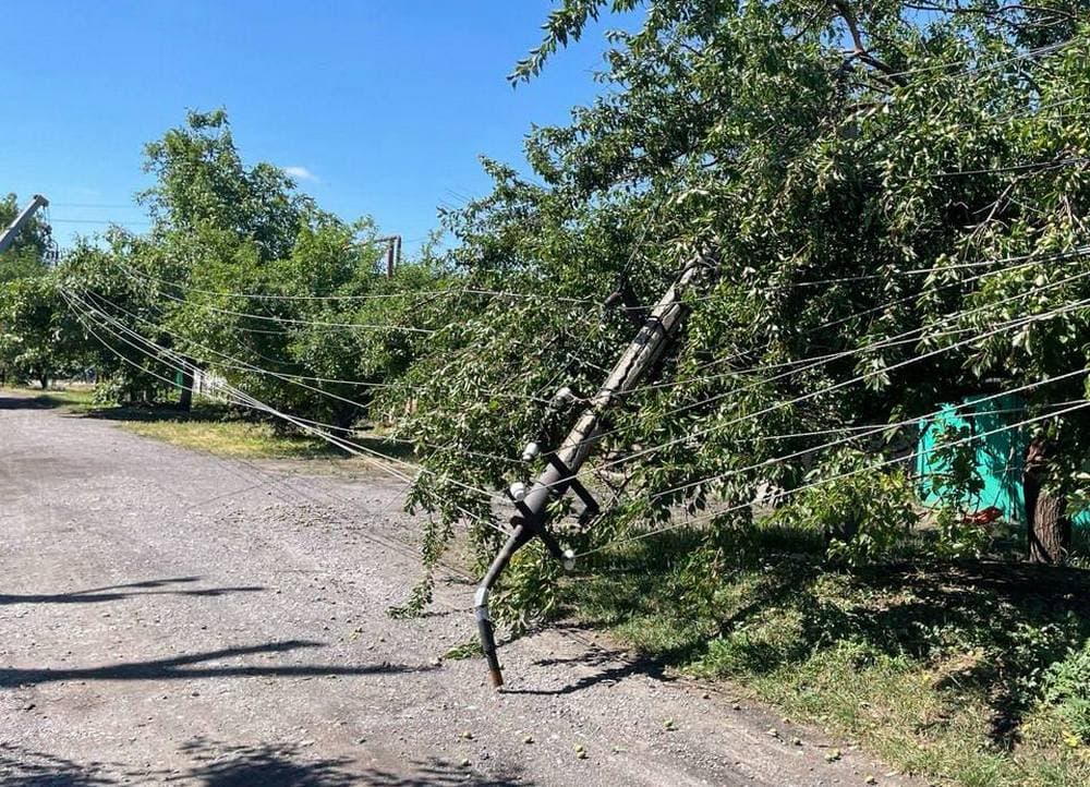 На Донеччині через негоду пошкоджені лінії електропередачі та обладнання: 14,8 тисячі родин залишилися без світла