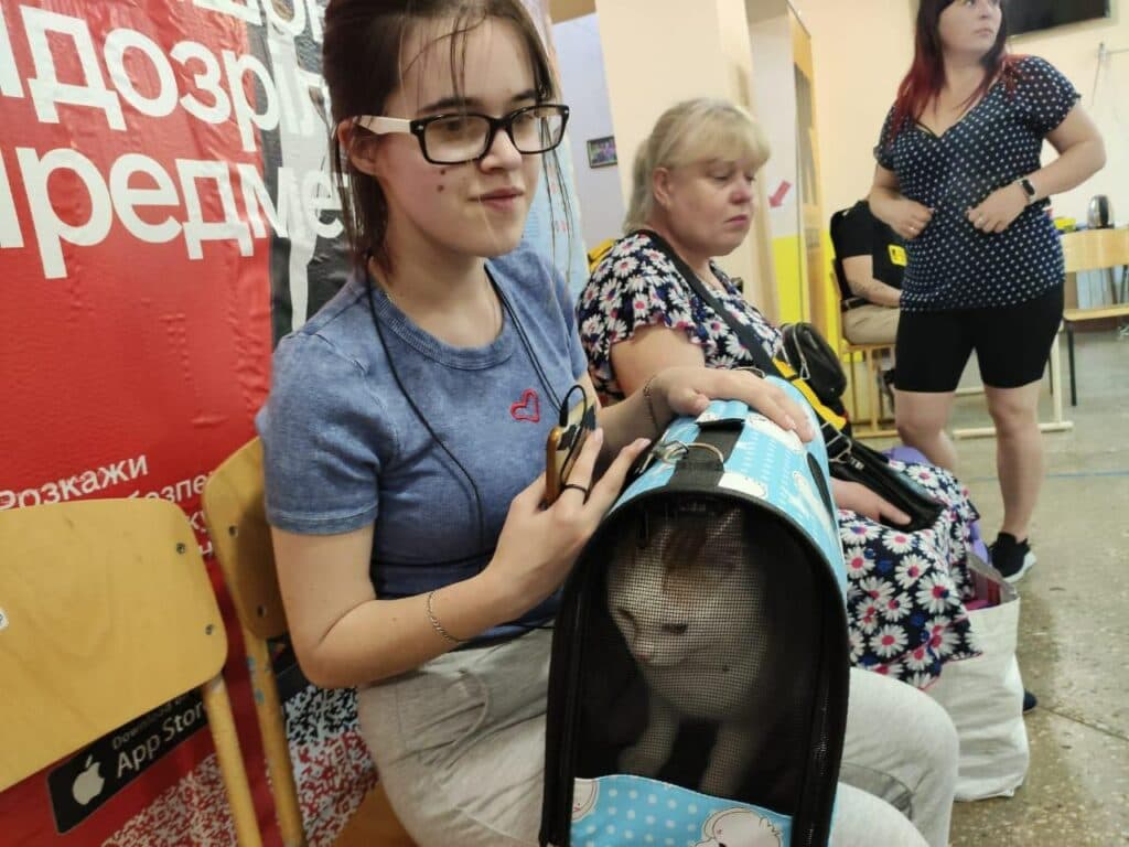 Сьогодні до Рівненської області вирушив черговий евакуаційний поїзд з жителями Донеччини та їх чотирилапими друзями (фото)