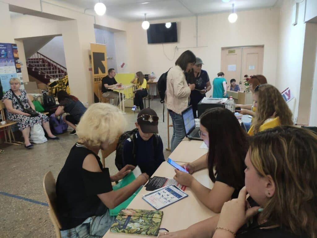 Сьогодні до Рівненської області вирушив черговий евакуаційний поїзд з жителями Донеччини та їх чотирилапими друзями (фото)