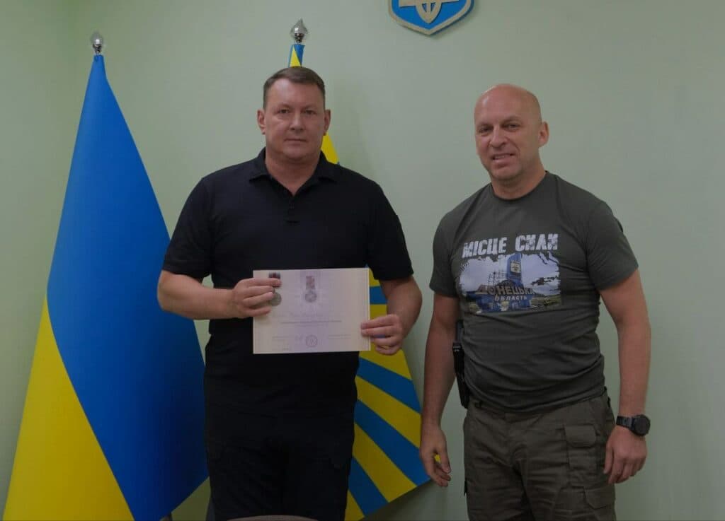 У День Конституції України керівникам місцевих адміністрацій на Донеччині вручили державні нагороди (фото)