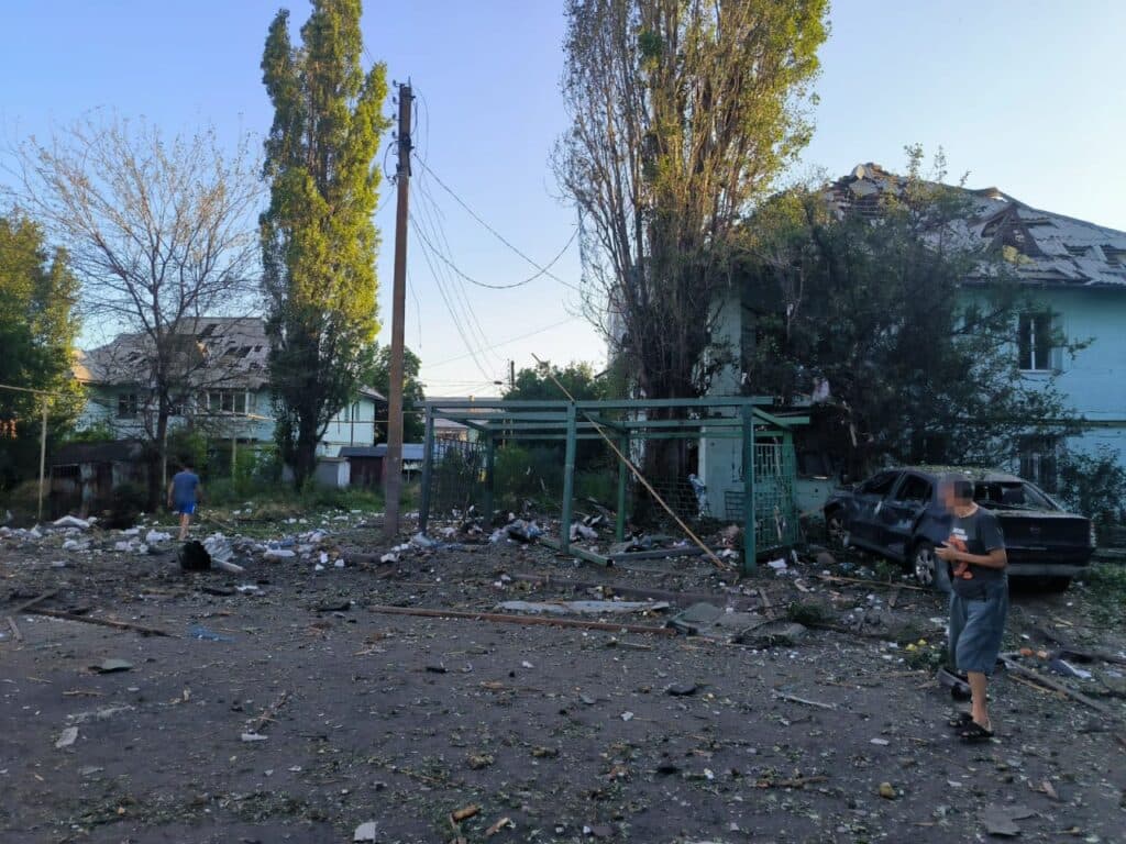 Торецьк, Курахове, Золота Нива: внаслідок ворожих обстрілів Донеччини 1 людина загинула, ще 6 травмовано, — прокуратура (фото)