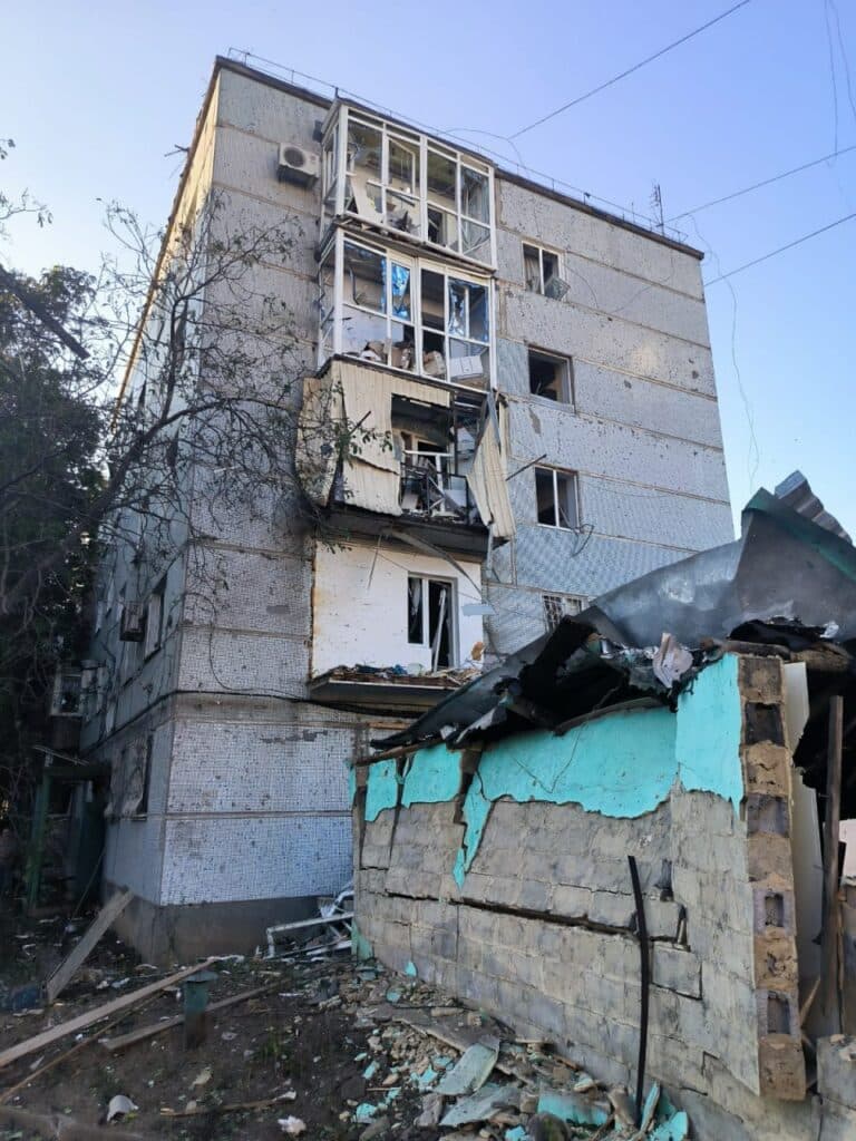 Торецьк, Курахове, Золота Нива: внаслідок ворожих обстрілів Донеччини 1 людина загинула, ще 6 травмовано, — прокуратура (фото)