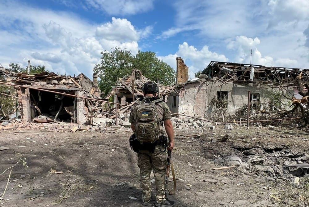 Окупанти обстріляли 10 населених пунктів Донеччини, 14 людей — поранено