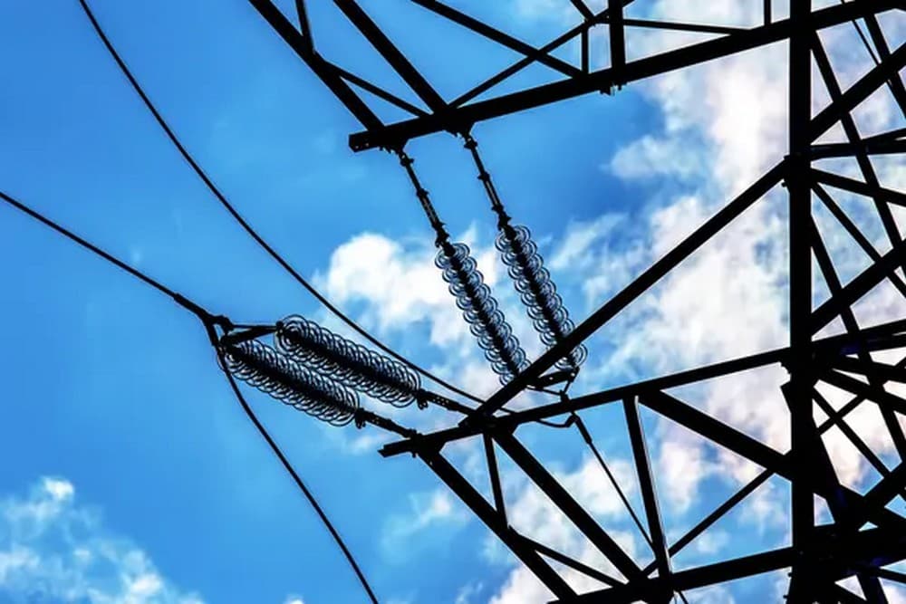 На Донеччині через ворожі обстріли минулої доби було знеструмлено понад 20 тисячі абонентів