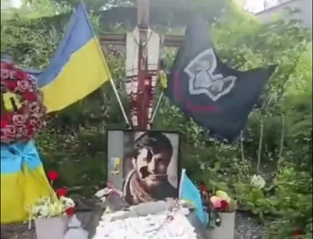 Вночі невідомі особи понівечили могили українських Героїв та побили лампадки на меморіалі Іловайськ. ДАП. Дебальцеве