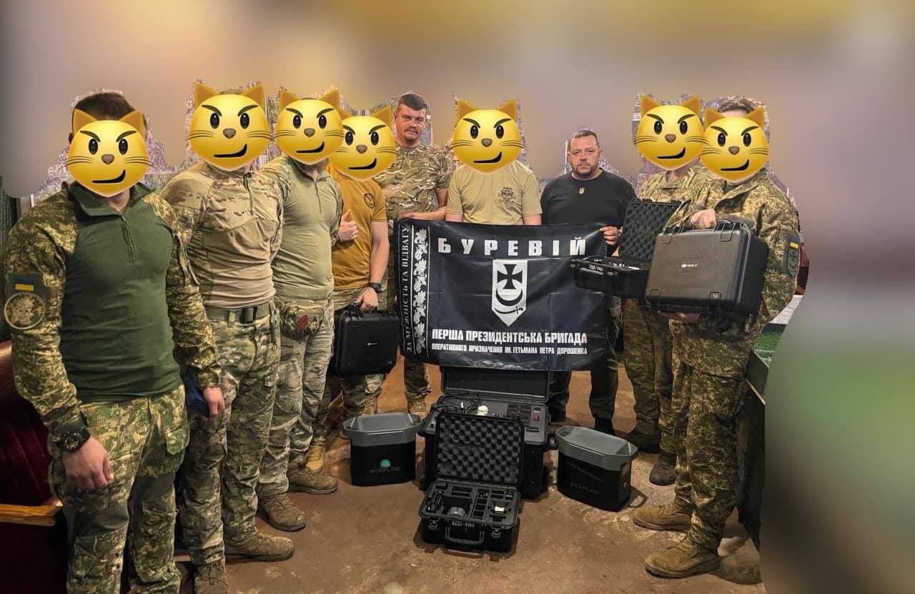 Луганська ОВА передала 25 дронів Mavic- 3 Pro та 20 зарядних станцій українським військовослужбовцям