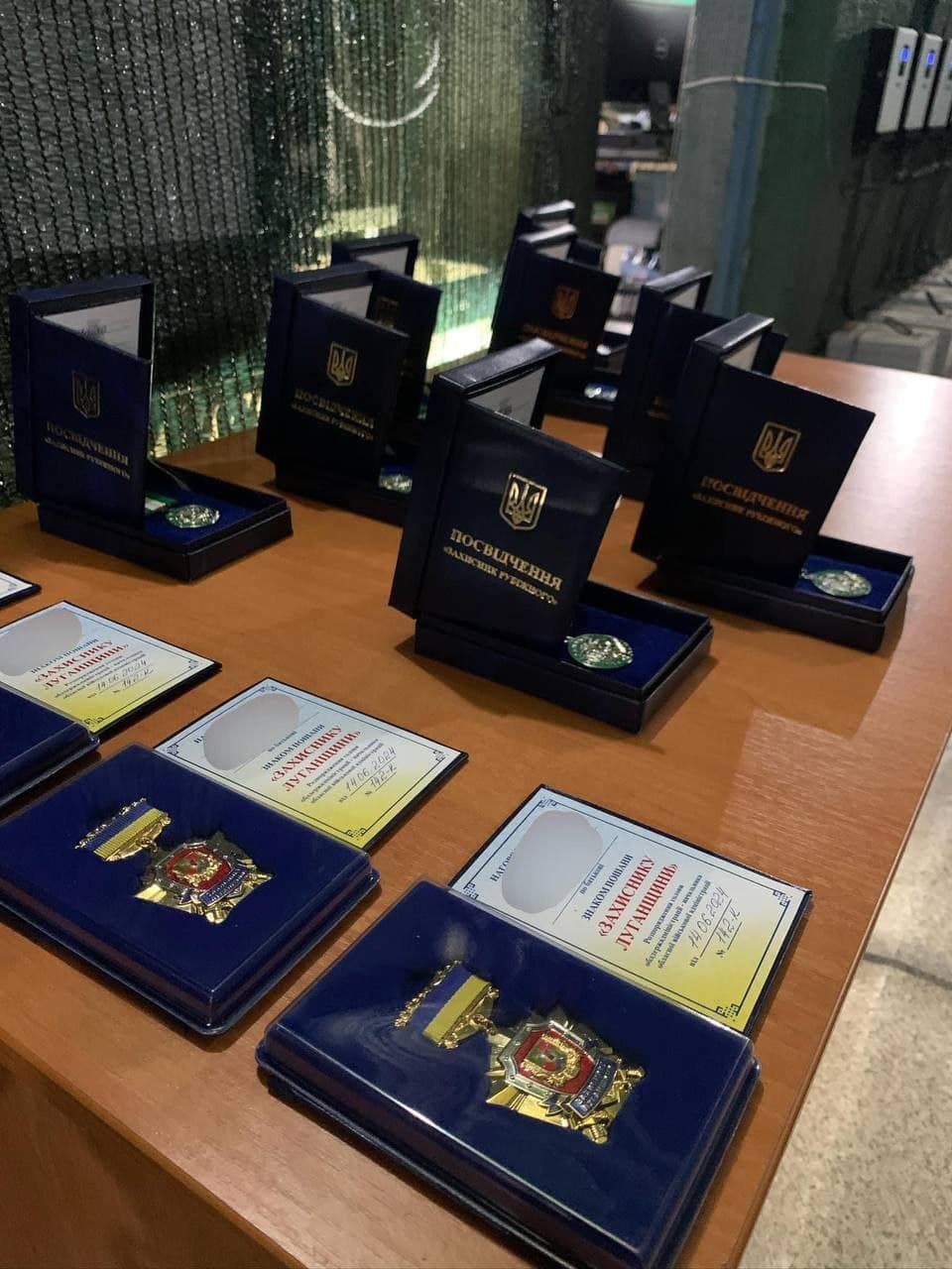 Луганська ОВА передала 25 дронів Mavic- 3 Pro та 20 зарядних станцій українським військовослужбовцям