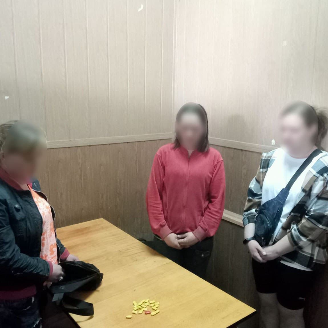 В окупованому Маріуполі випадково зловили наркоманів з великою партією наркотиків (фото)