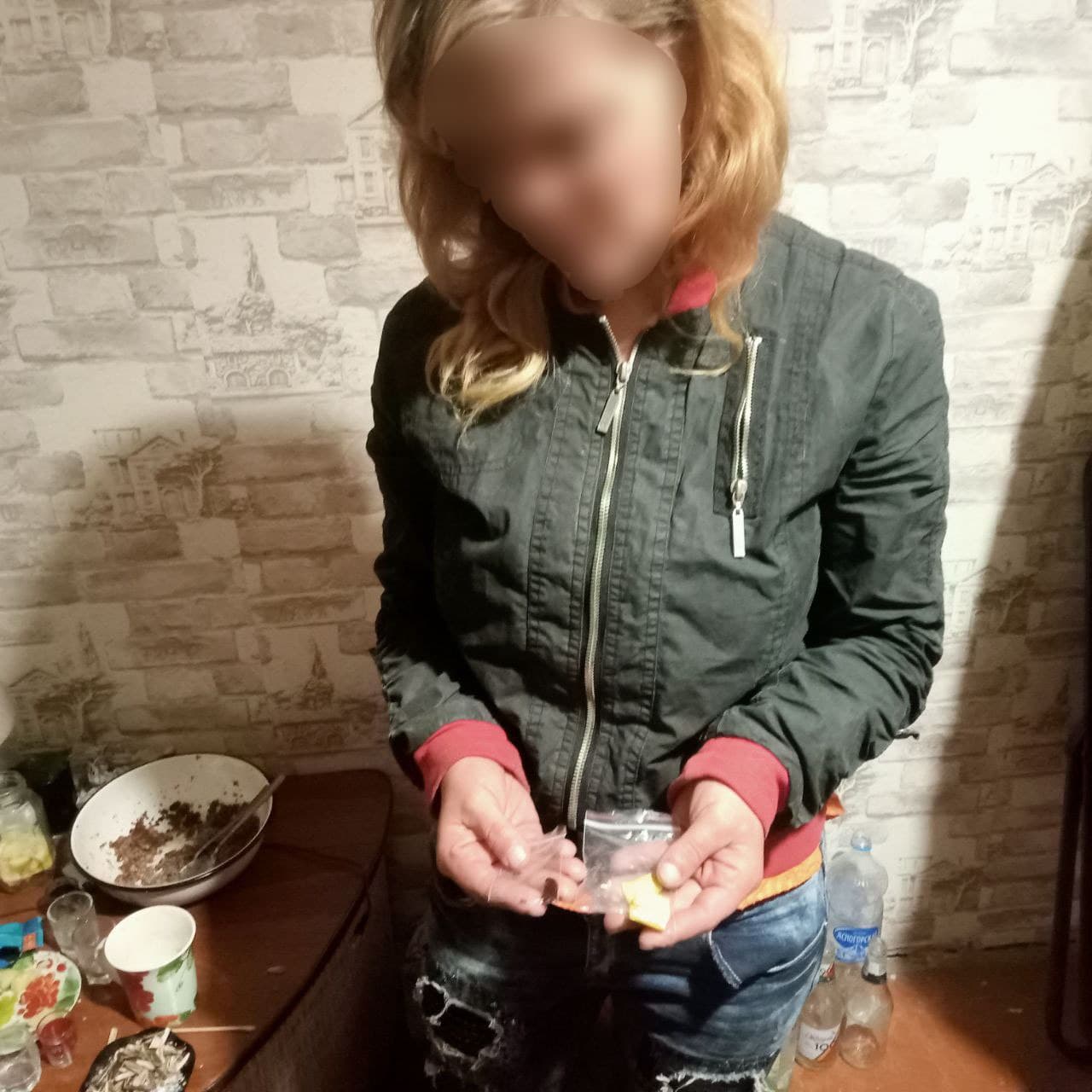 В окупованому Маріуполі випадково зловили наркоманів з великою партією наркотиків (фото)