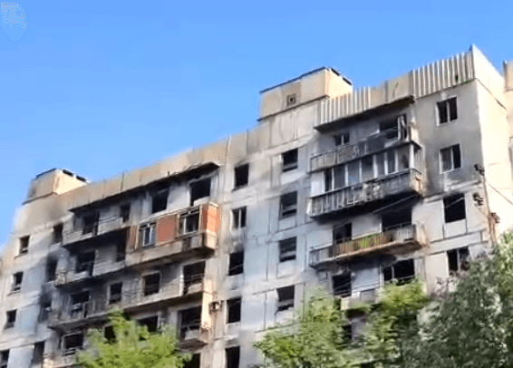 Загарбники продовжують знесення будинків в окупованому Маріуполі