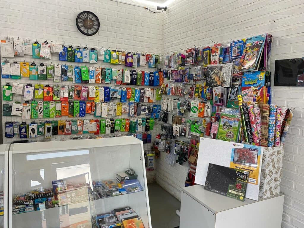 Подружжя з Маріуполя відновило у Чернівцях магазин і сервісний центр за підтримки "Save the Children"