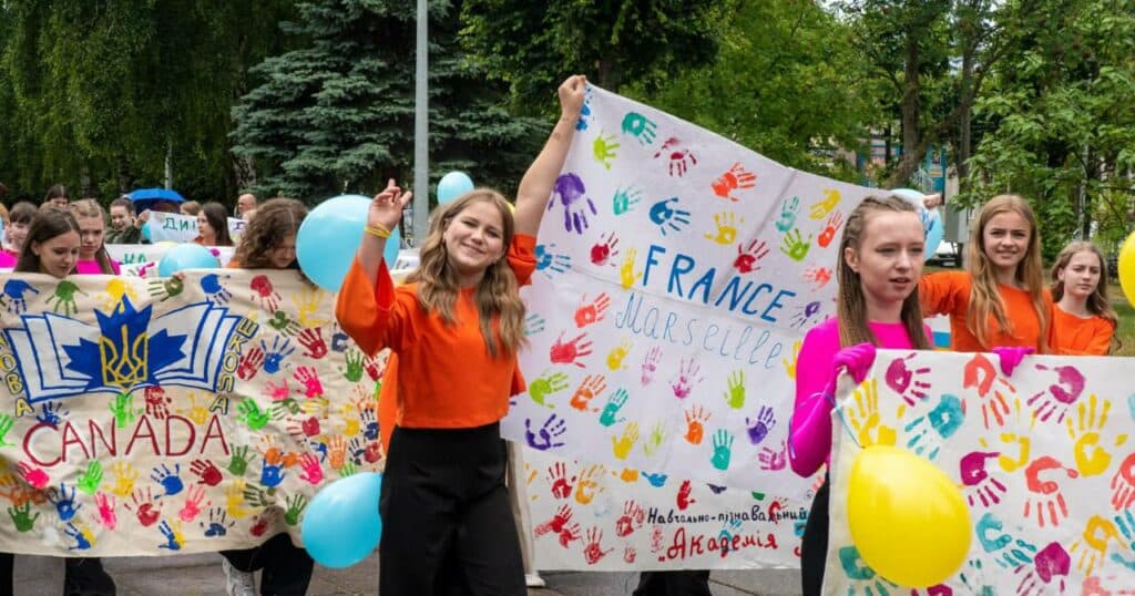 Проєкт з дитячими долоньками маріупольців на Львівщині встановив світовий рекорд