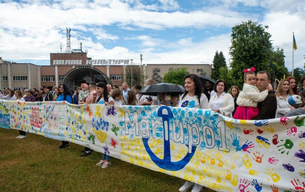 Проєкт з дитячими долоньками маріупольців на Львівщині встановив світовий рекорд