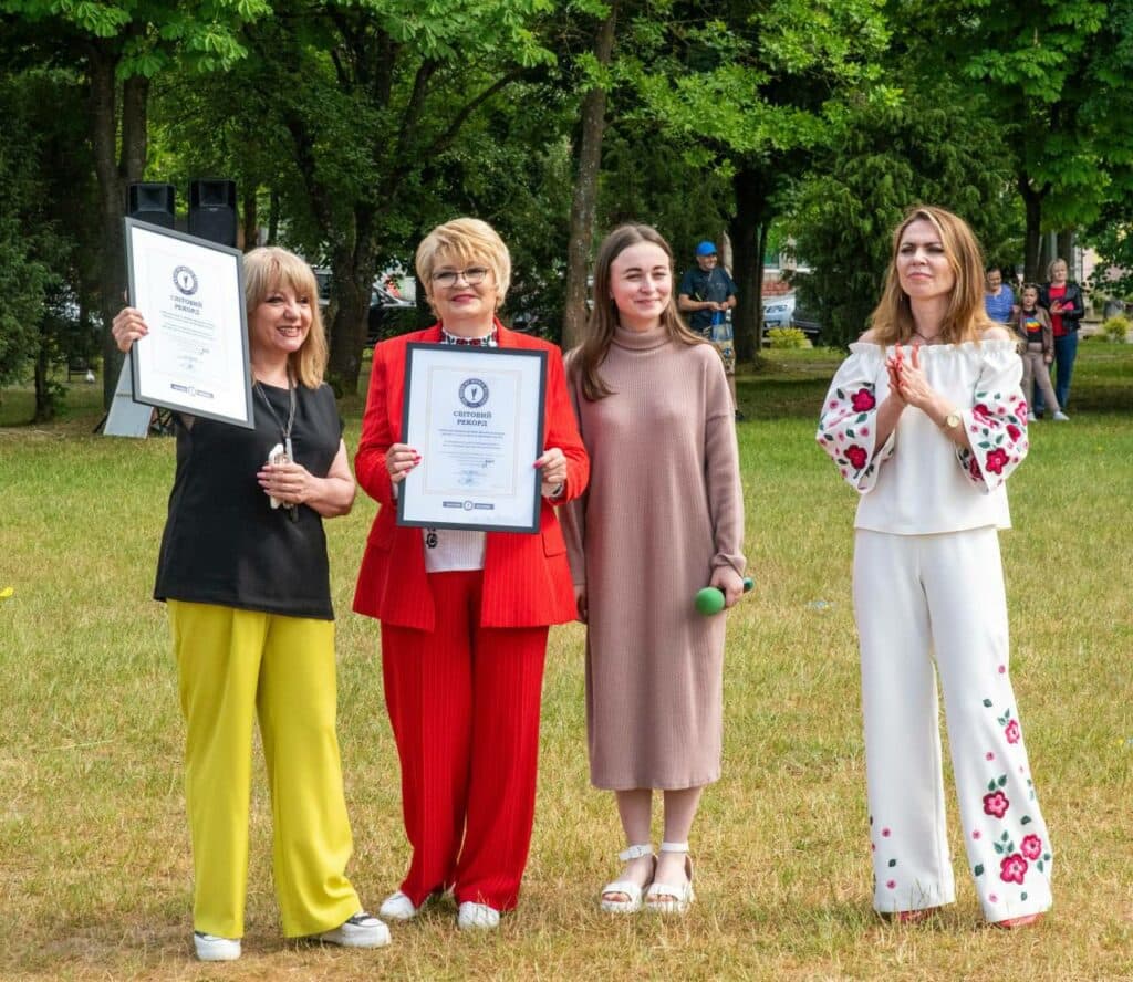 Проєкт з дитячими долоньками маріупольців на Львівщині встановив світовий рекорд