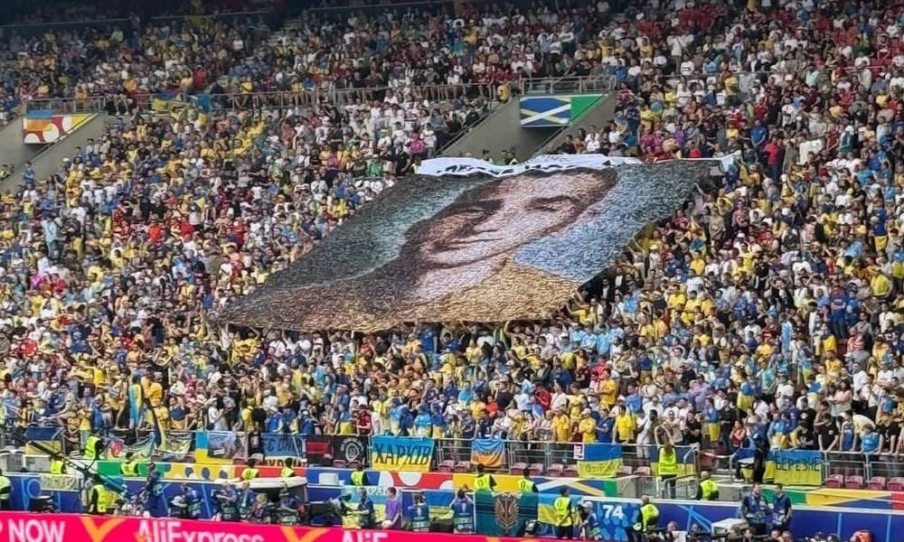 На Євро-2024 розгорнули банер із портретом захисника Маріуполя
